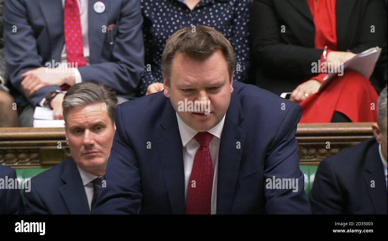 Nick Thomas-Symonds risponde al procuratore generale Geoffrey Cox durante il dibattito sulla Brexit alla Camera dei Comuni di Londra. Foto Stock