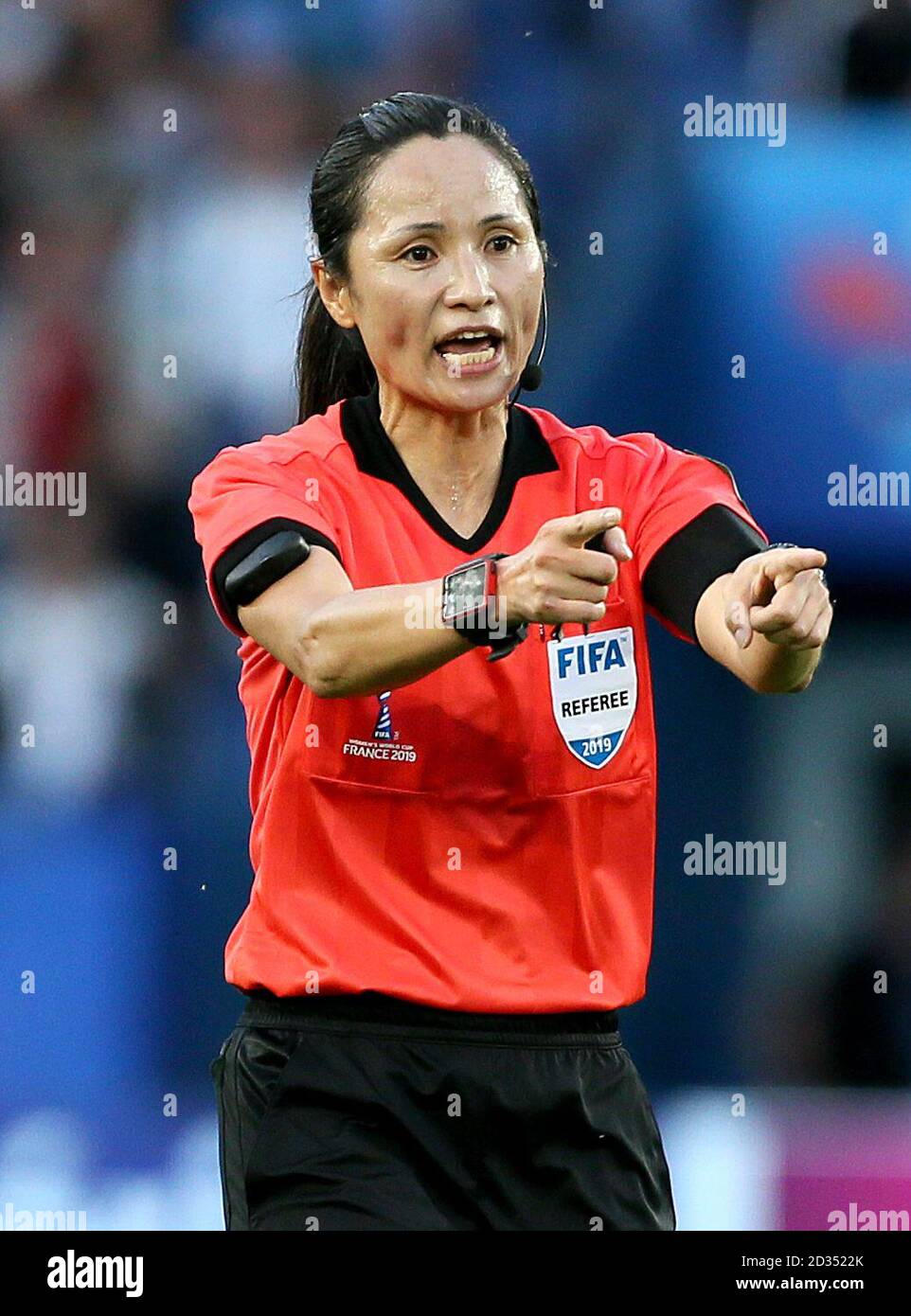 L'arbitro di partite Ri Hyang OK durante la Coppa del mondo delle donne FIFA, partita del gruppo D al Parc des Princes, Parigi. Foto Stock