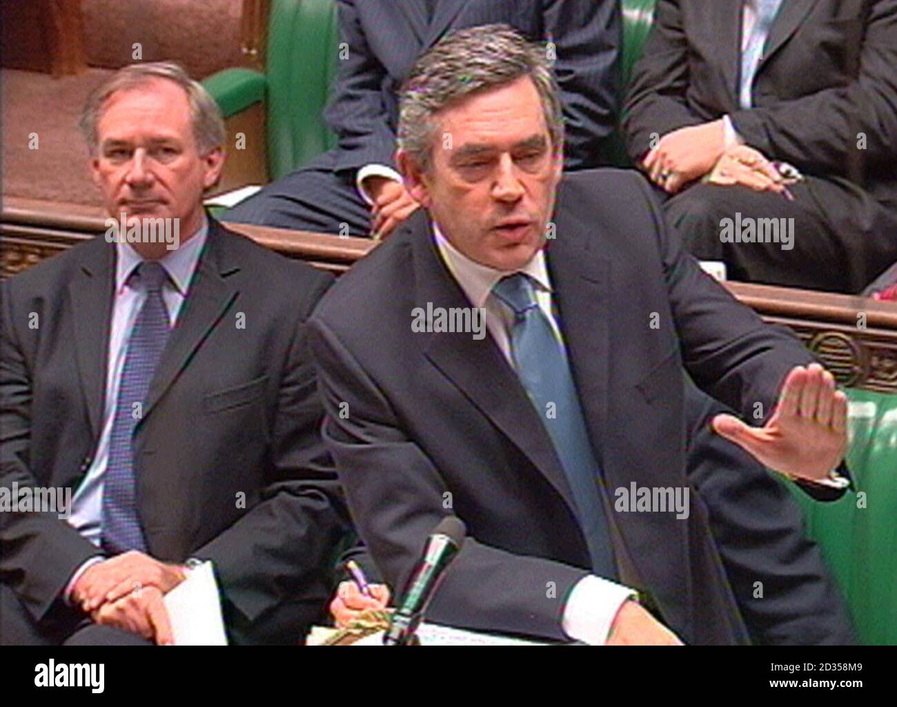 Il primo ministro britannico Gordon Brown riferisce ai parlamentari della Camera dei Comuni in occasione del vertice di Lisbona della scorsa settimana. Foto Stock