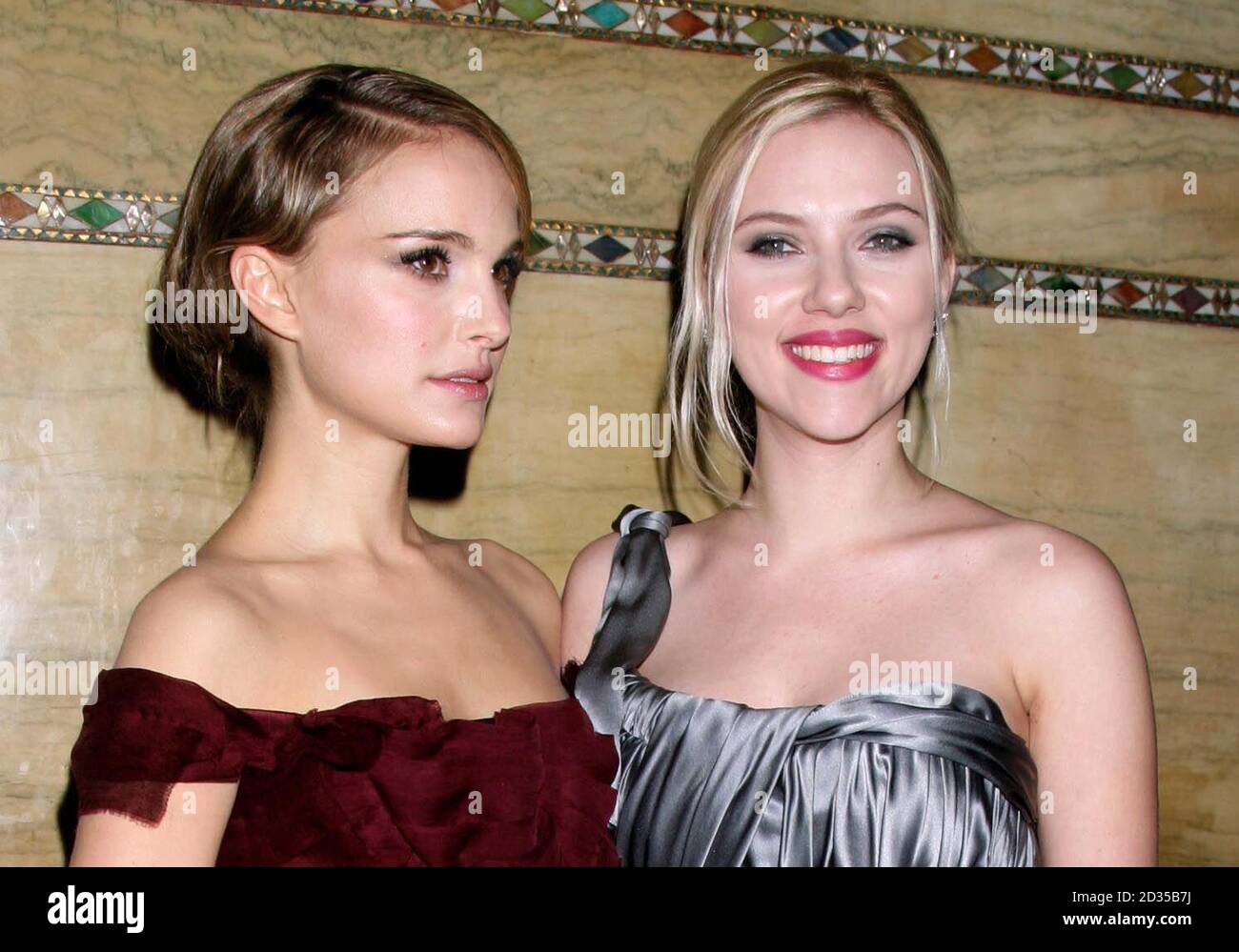 Natalie Portman (a sinistra) e Scarlett Johansson al party di aftershow per il film 'l'altra ragazza Boleyn', al Criterion a Piccadilly, nel centro di Londra. Foto Stock