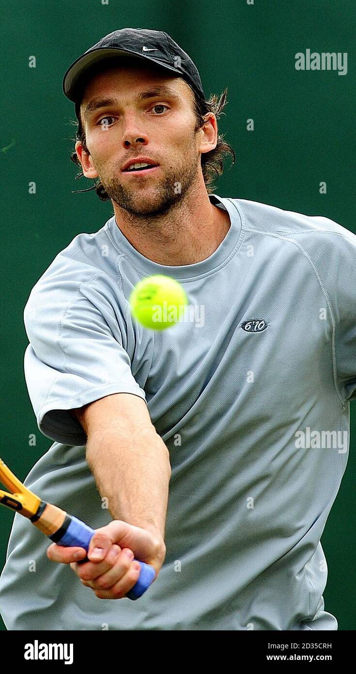 Ivo Karlovic durante la sua singola partita contro Sam Querrey durante lo Slazenger Open 2008 presso il centro tennistico City of Nottingham, Nottingham. Foto Stock