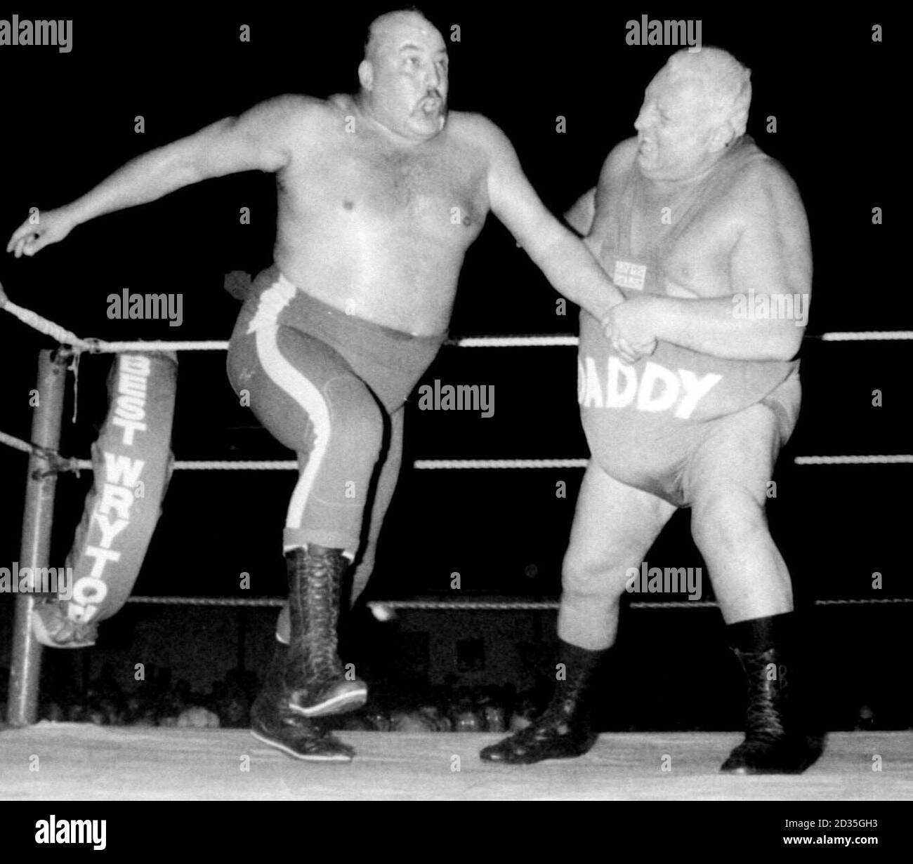 Big Daddy (r) Heaves Mal 'King Kong' Kirk (l) di fronte l'anello Foto Stock