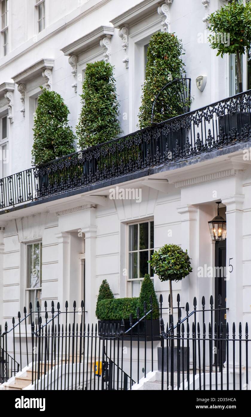 Londra, Westminster, Cumberland Terrace: Una strada esclusiva di ville a schiera di lusso al largo di Regent's Park, dall'architetto reale John Nash Foto Stock