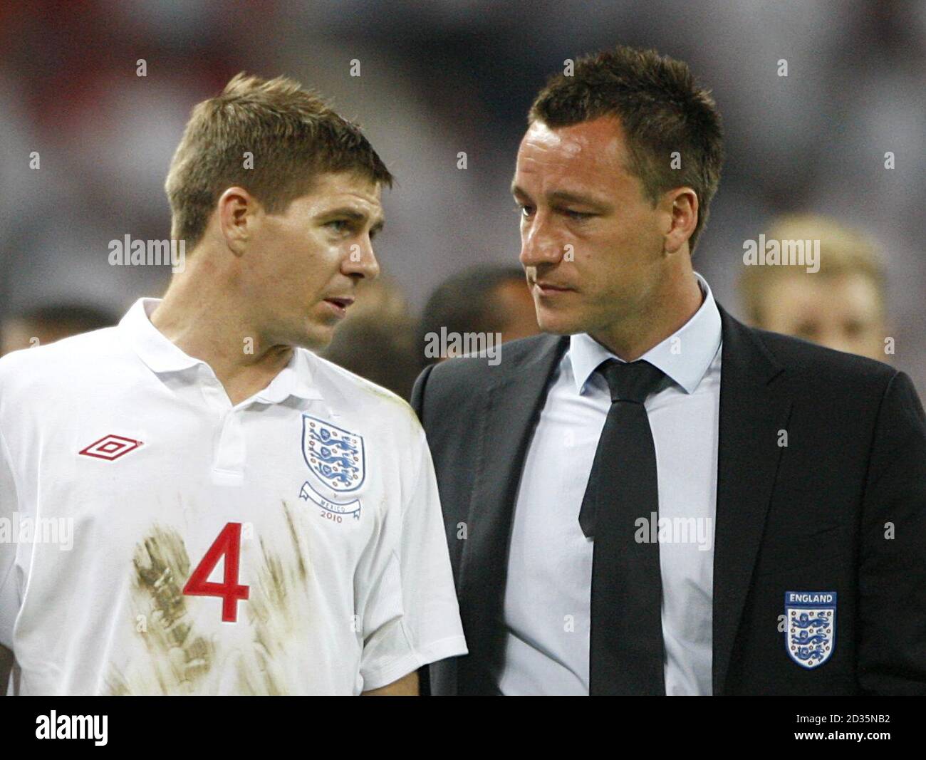 Inghilterra Steven Gerrard (a sinistra) e John Terry Foto Stock