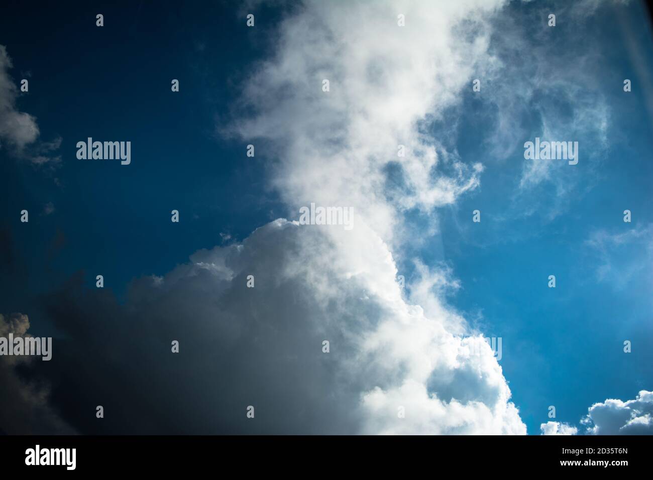 Cielo naturale e nuvole a Cherrapunji nello stato di Megalaya dell'India, India del Nord-Est Foto Stock