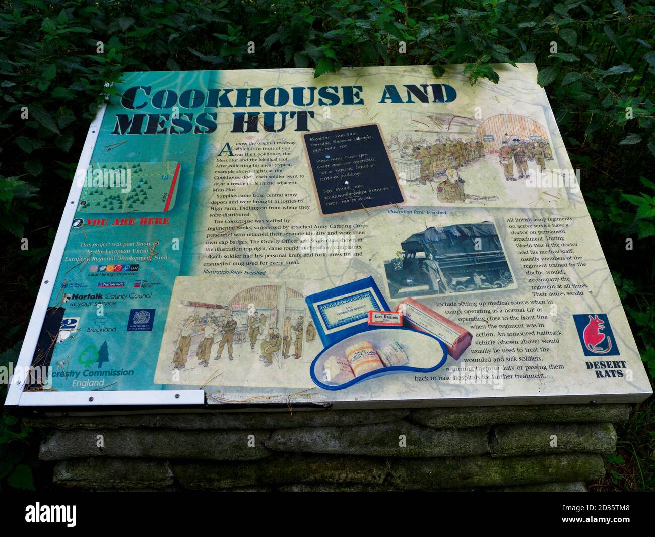 Informazioni sul Desert Rat Trail sulla Cookhouse e il Mess Hut durante il periodo in cui i ratti del deserto si stazionavano qui. Commemorando il Des Foto Stock