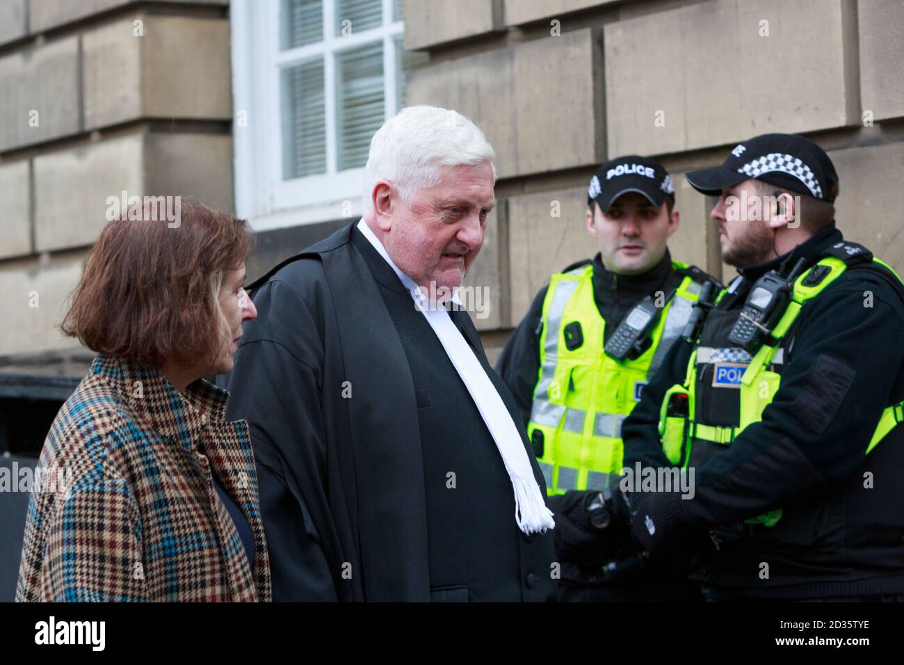 Edimburgo. Scozia. Regno Unito 17 marzo 2020. Alex Salmond parte a High Court a Edimburgo il sette giorni del suo processo. Pako Mera Foto Stock