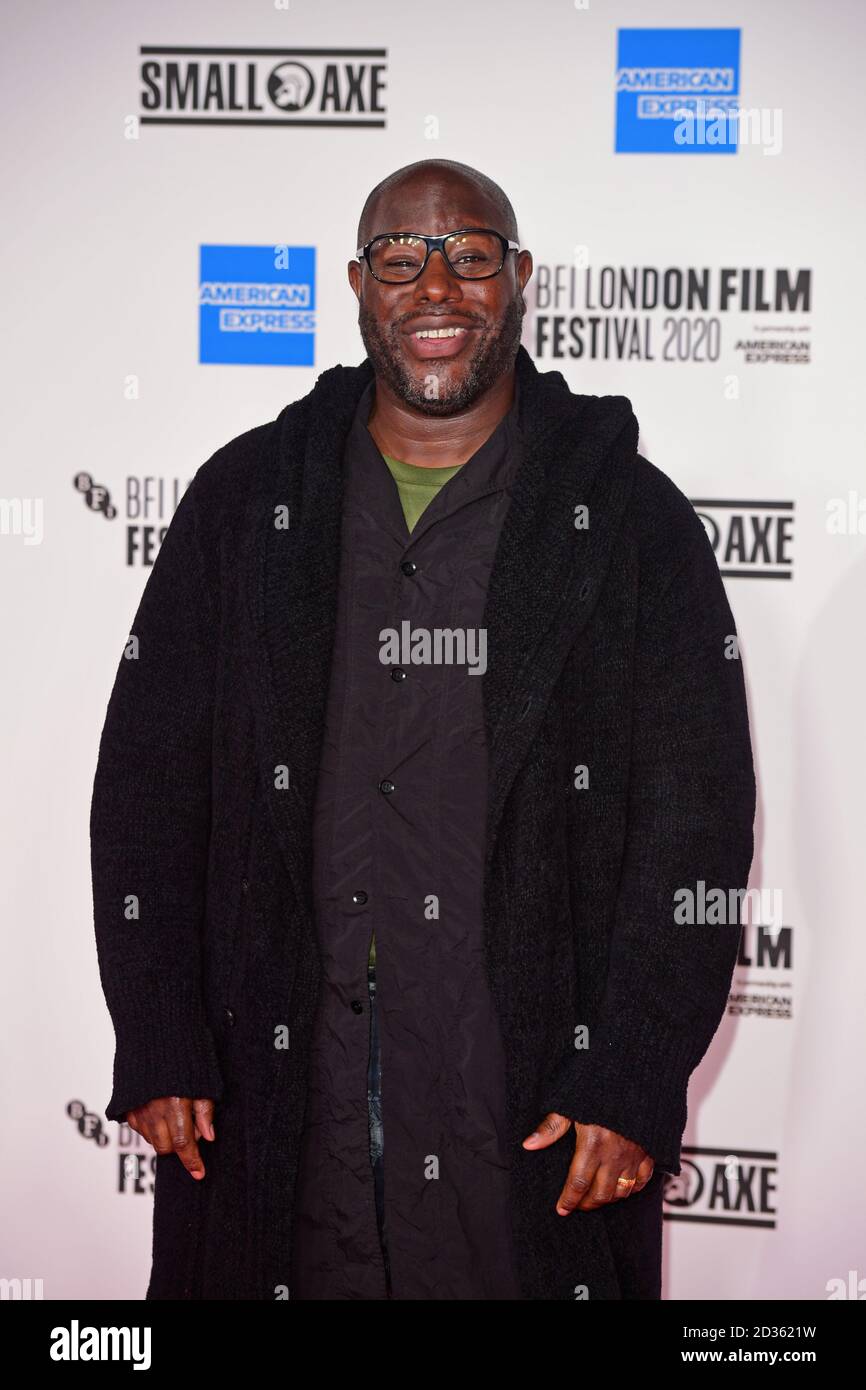 Il regista Steve McQueen partecipa alla prima europea di Mangrove, nella notte di apertura del BFI London Film Festival, presso la BFI Southbank, Londra. Foto Stock