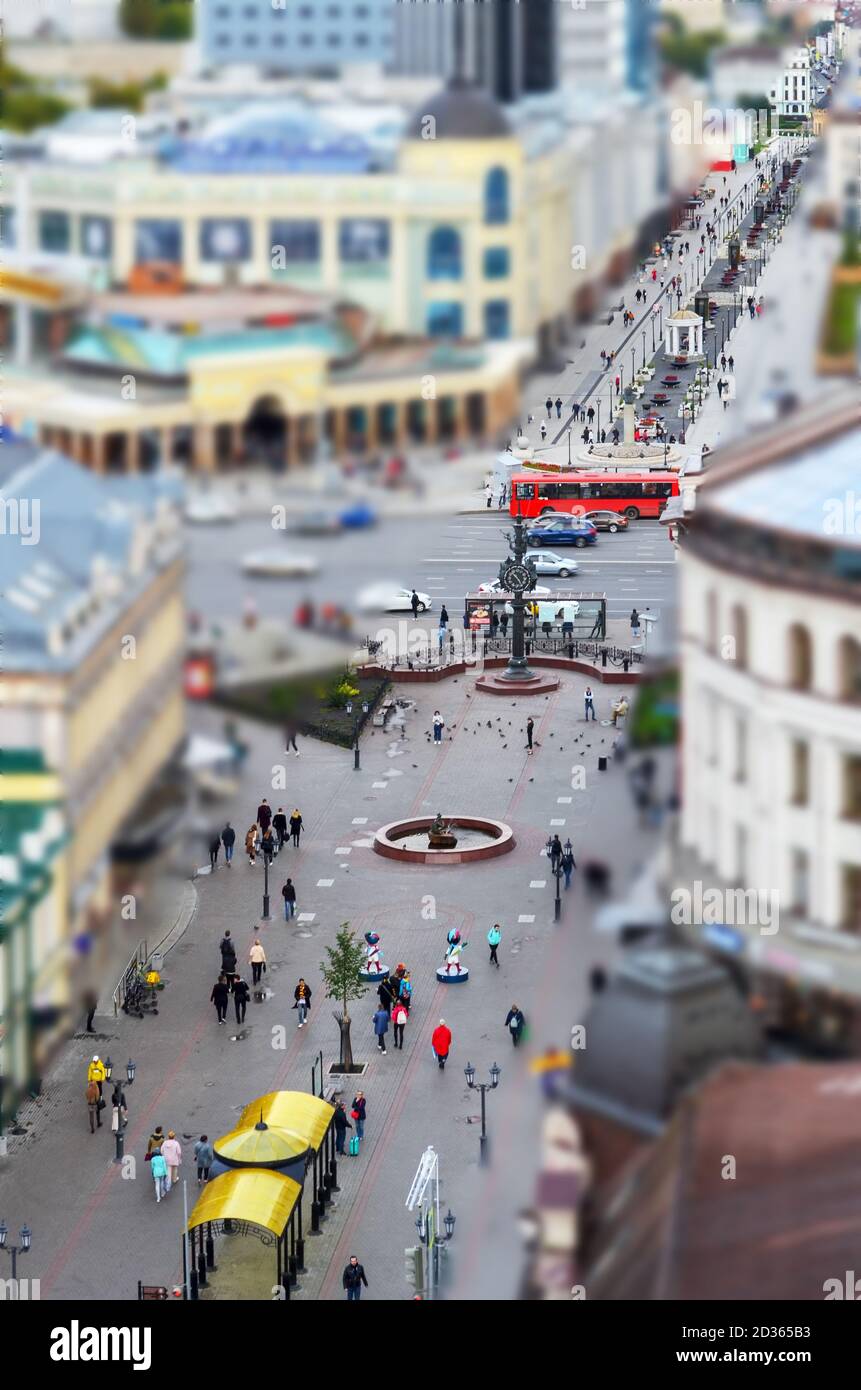 La famosa strada pedonale Bauman Kazan in Russia da una vista alta. Effetto tilt-shift effetto tilt-shift Foto Stock