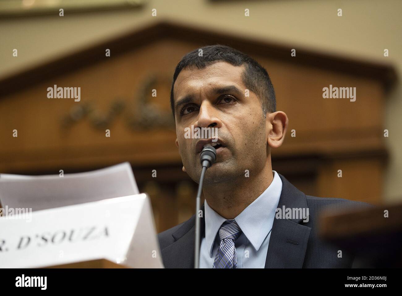 Washington, Stati Uniti. 07 ottobre 2020. Vijay A. D'Souza, direttore dell'Information Technology and Cybersecurity, Government Accountability Office, testimonia alla House Committee on Oversight and Reform on Capitol Hill mercoledì 7 ottobre 2020 a Washington, DC. Il commissario dell'IRS Charles Retig testimonia anche su una serie di questioni, tra cui la storia del New York Times che il presidente Donald Trump ha pagato poco o niente tasse federali. Foto della piscina di Tasos Katopodis/UPI Credit: UPI/Alamy Live News Foto Stock