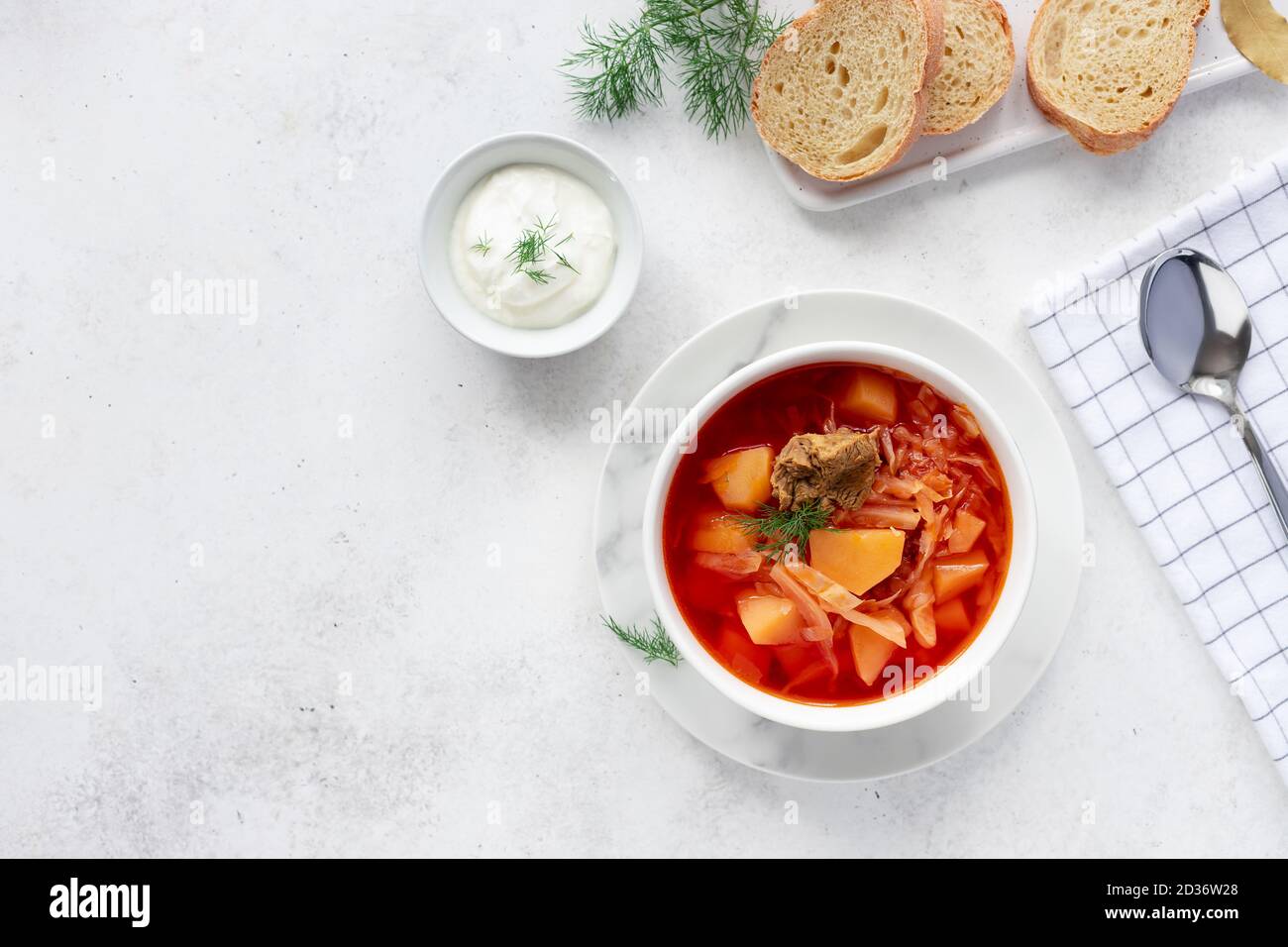 Borscht rosso ucraino tradizionale russo. Foto Stock