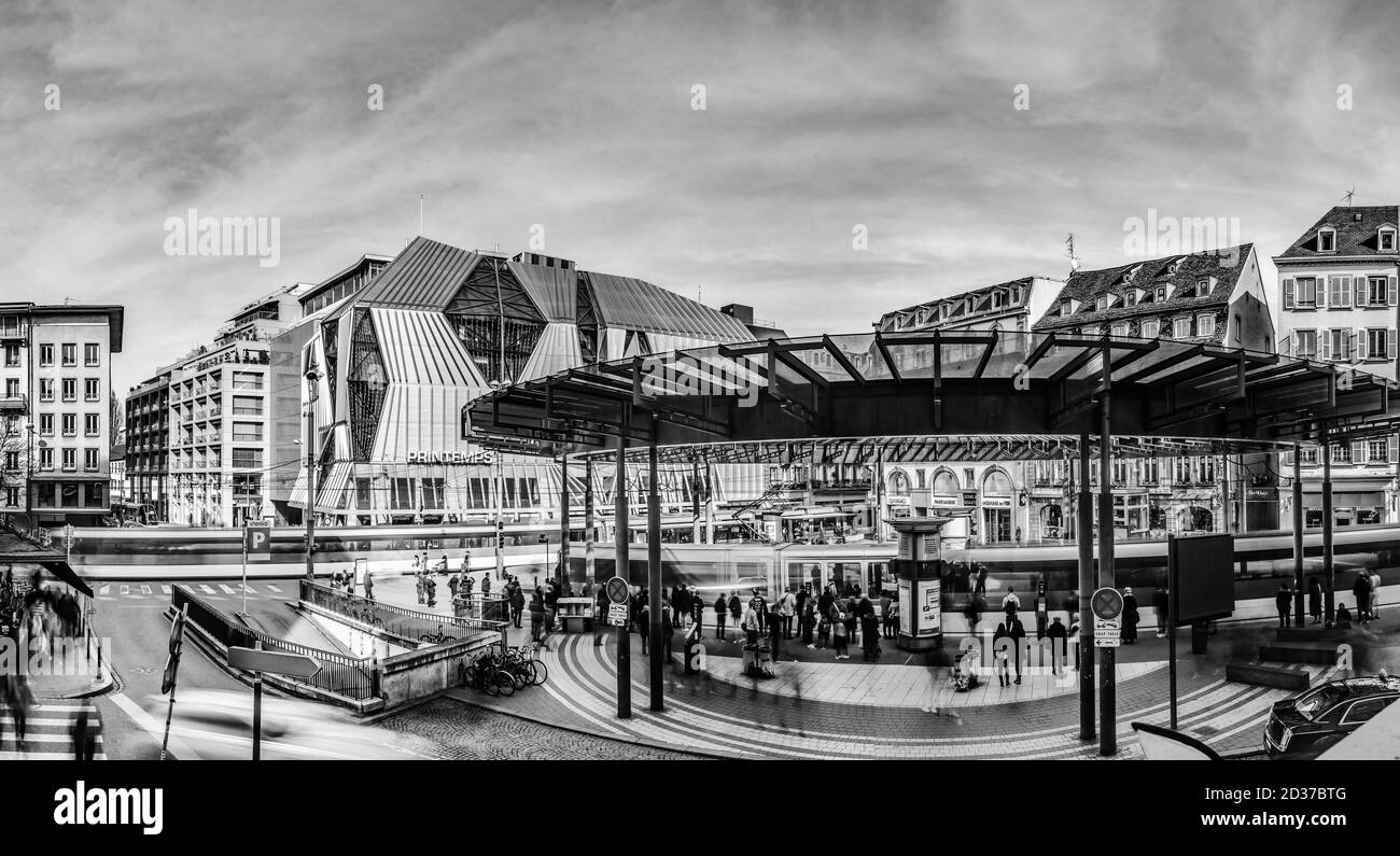 Editoriale: 11 marzo 2017: Strasburgo, Francia. Stazione centrale del tram nel centro di Strasburgo. Homme de Fer. Foto Stock