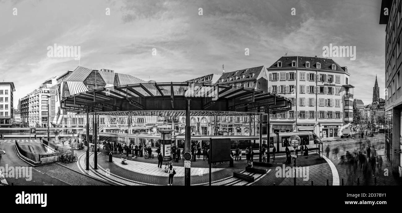 Editoriale: 11 marzo 2017: Strasburgo, Francia. Stazione centrale del tram nel centro di Strasburgo. Homme de Fer. Foto Stock