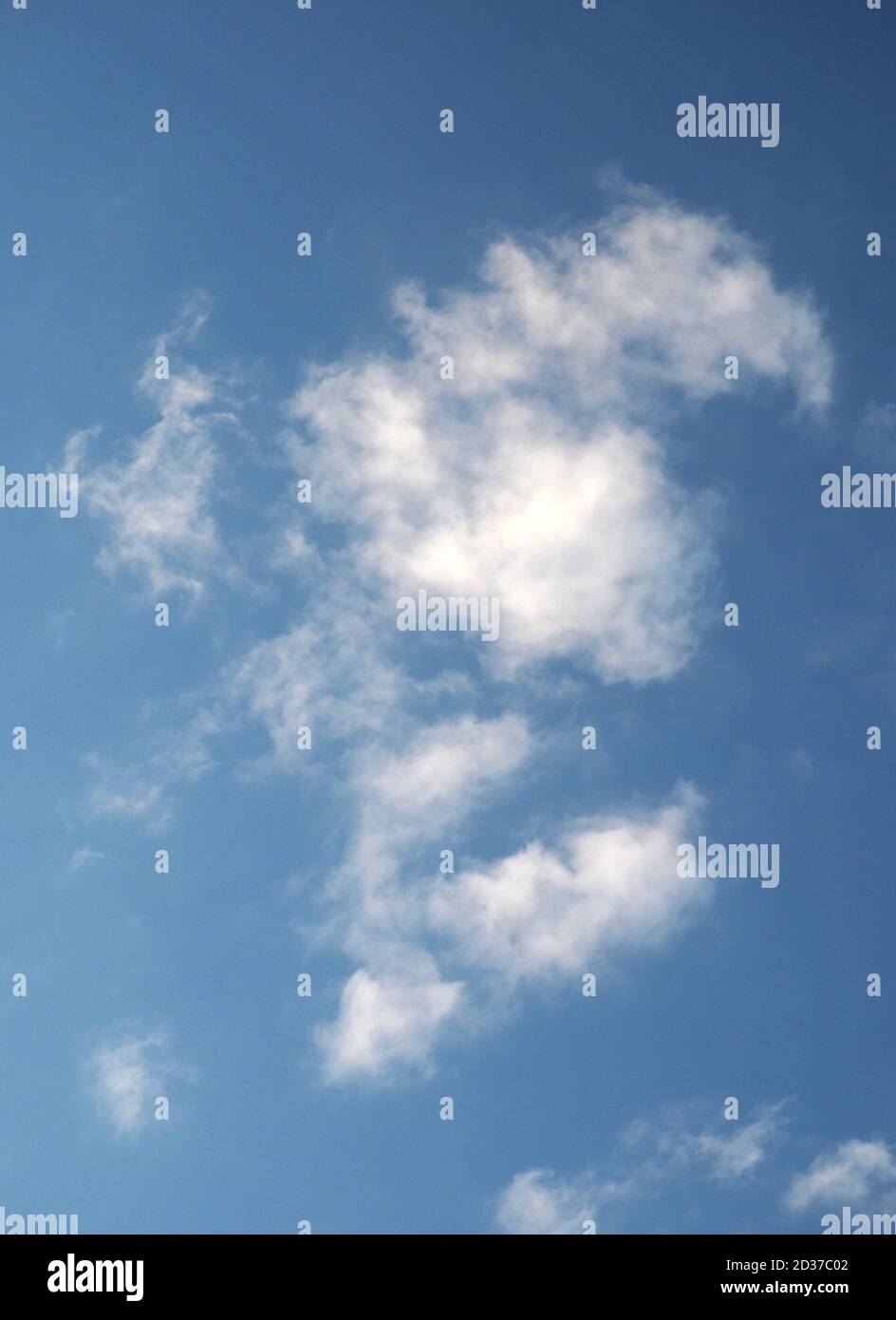 Nuvole con cielo blu Foto Stock