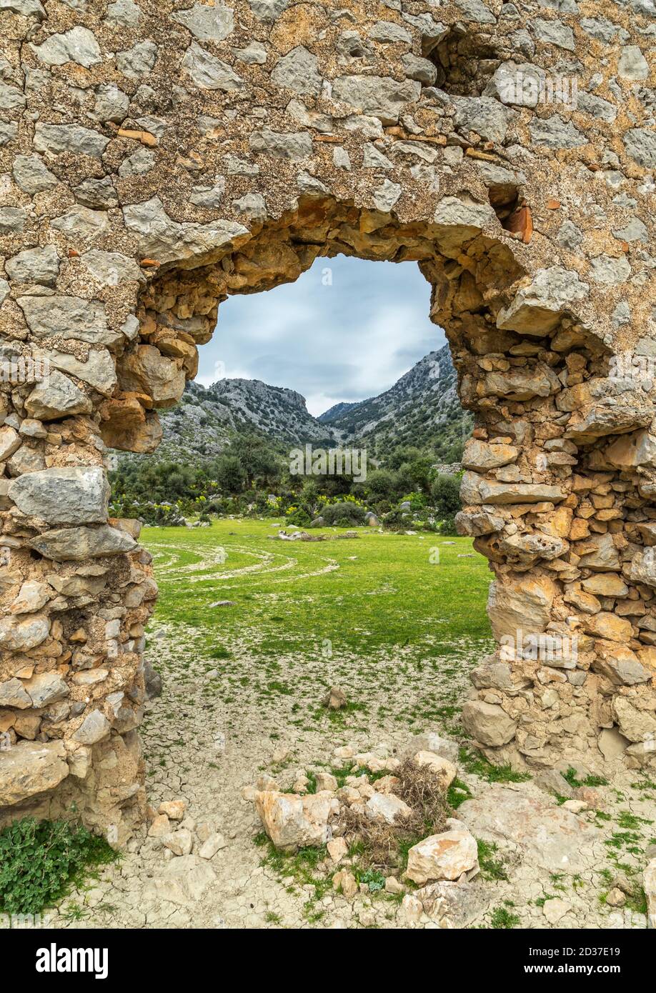 La strada reale, o il suo nome completo, è un'antica autostrada che è