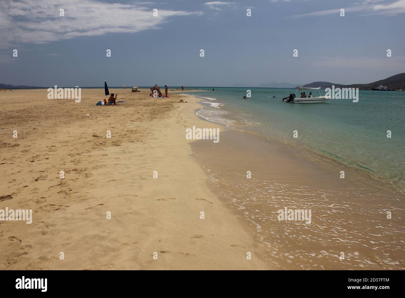 La bellissima spiaggia di Punta a Neapolis attraverso gli Elafonissos Isola nel Peloponneso meridionale, Grecia Foto Stock