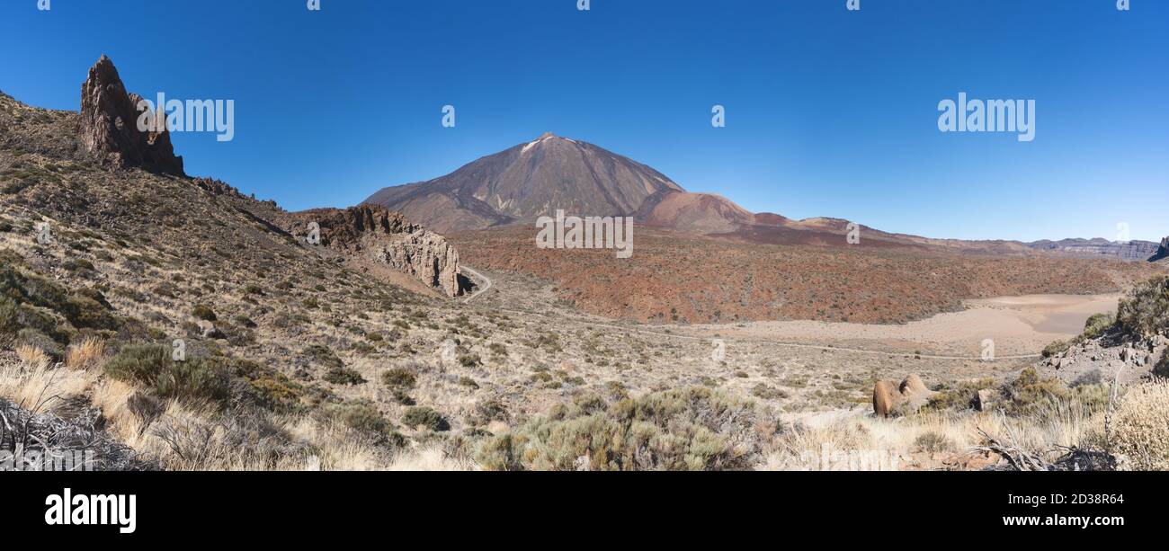 Paesaggio con vista sul fianco sud del Monte Teide a Tenerife Foto Stock