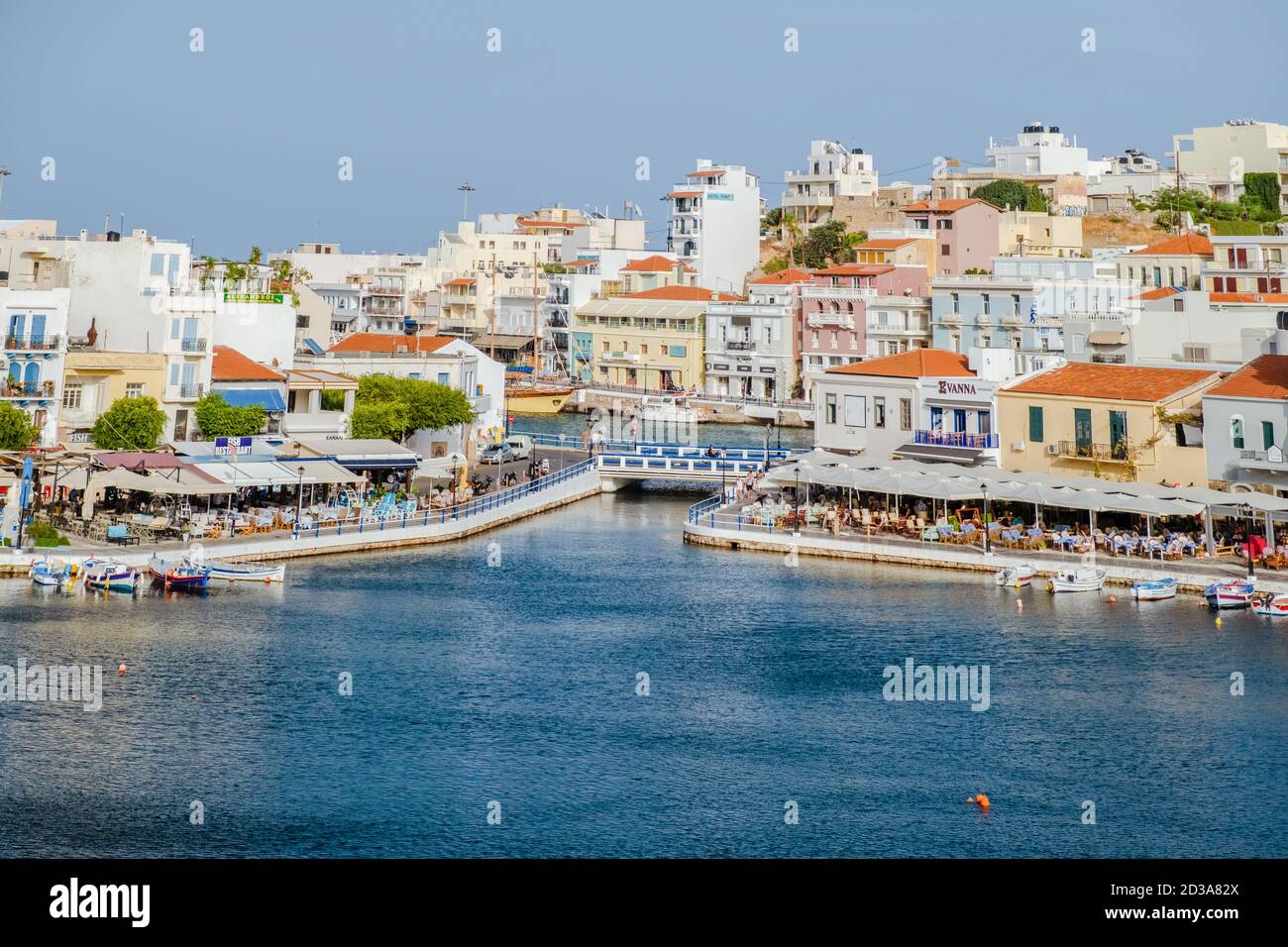 Agios Nikolaos, Creta, Grecia. Agios Nikolaos è una pittoresca cittadina nella parte orientale dell'isola di Creta, costruita sul lato nord-ovest della Foto Stock