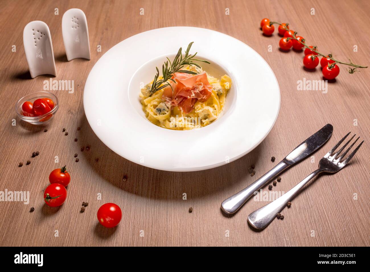 Tagliatelle Pasta con Hamon e Dor Blue. Foto Stock