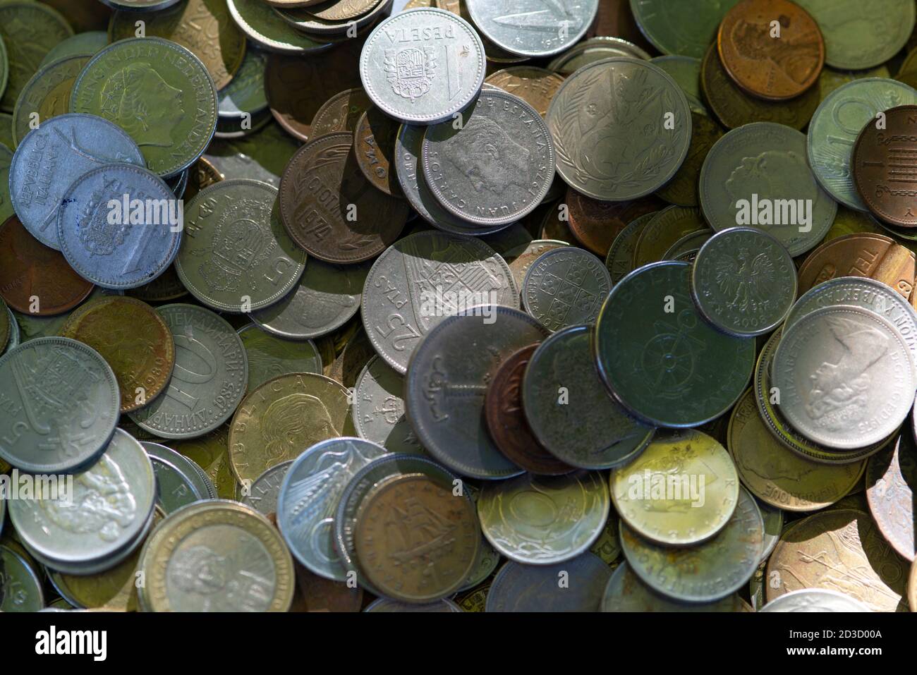 Italia, Lombardia, vecchie monete fuori servizio al mercato delle pulci Foto Stock