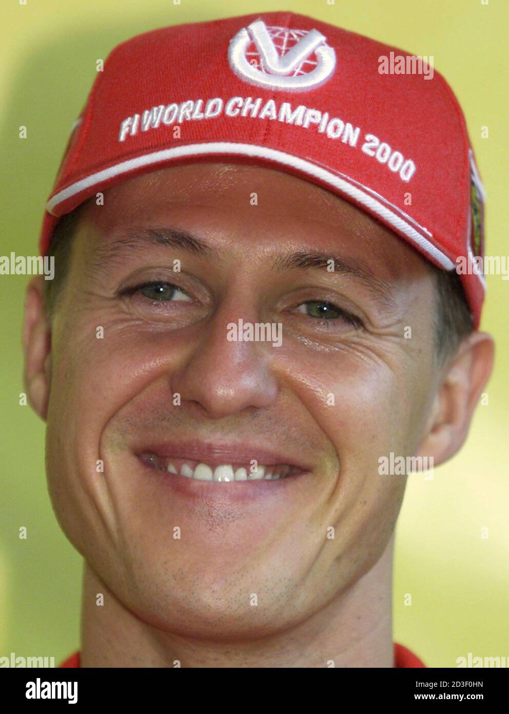 Il pilota del team Ferrari, Michael Schumacher in Germania con un cappello  che segnala il suo nuovo status di campione del mondo, sorride durante una  conferenza stampa in anteprima al Gran Premio