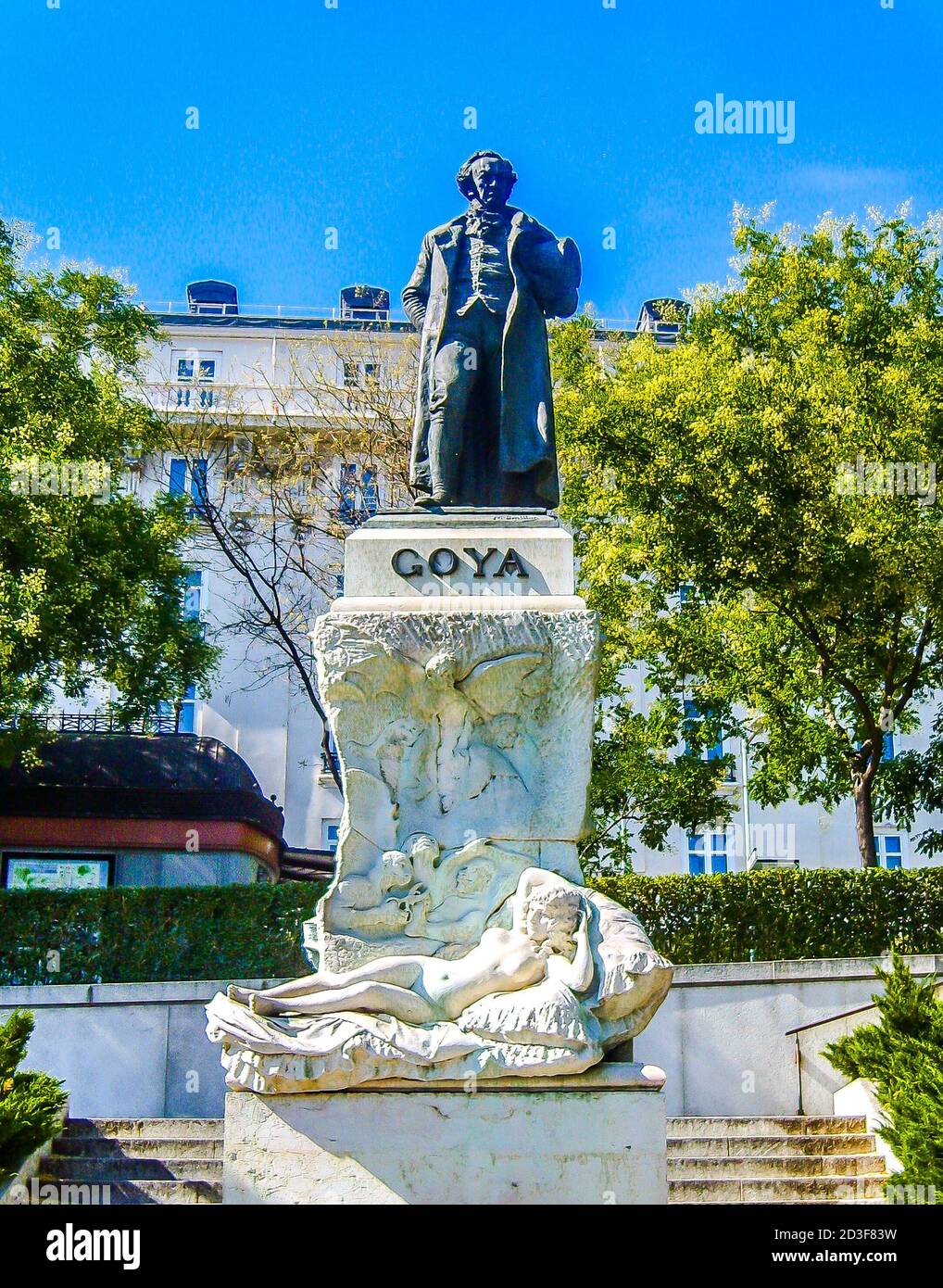 Monumento al pittore Francisco de Goya e Lucientes, realizzato dallo scultore Mariano Benlliure, accanto al Museo del Prado. Madrid, Spagna Foto Stock
