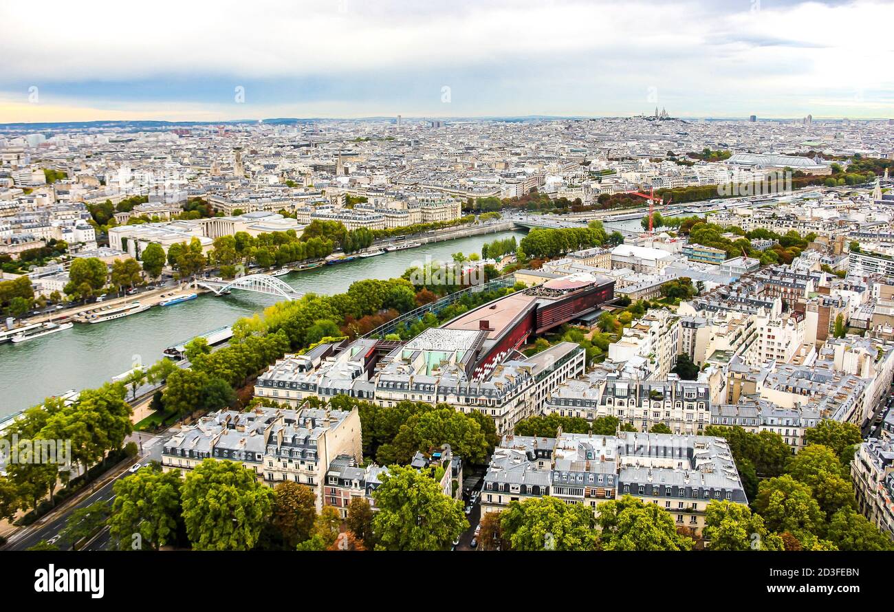 Panorama di Parigi, vista dalla Torre Eiffel. Francia Foto Stock