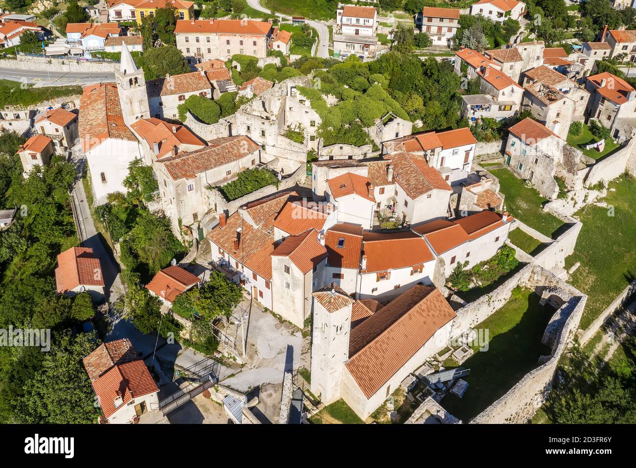 Una vista aerea della città vecchia di Plomin, Istria, Croazia Foto Stock