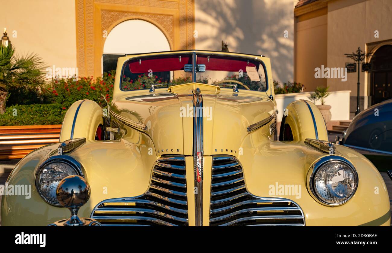 Doha, Qatar: 4 Marzo 2020:1954 Cadillac Eldorado Convertibile classica auto di lusso Foto Stock