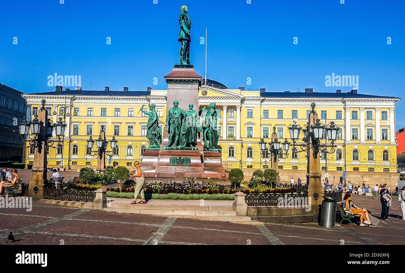 Una statua dell'Imperatore Alessandro II alla Piazza del Senato. Helsinki, Finlandia Foto Stock
