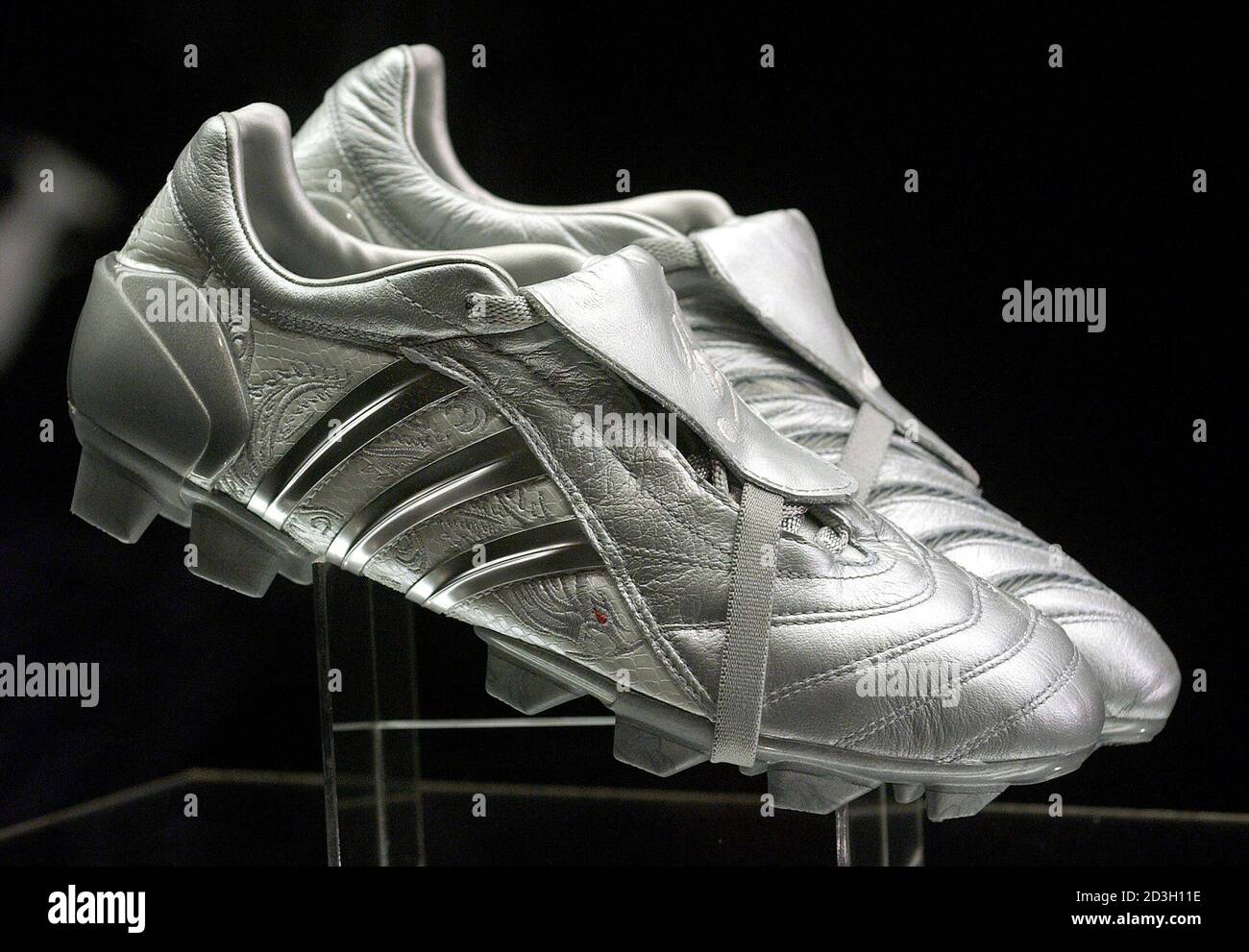 Una nuova linea di scarpe da calcio Adidas Predator Pulse viene mostrata  durante la loro presentazione da parte della star britannica David Beckham  durante un evento promozionale presso il negozio Adidas di