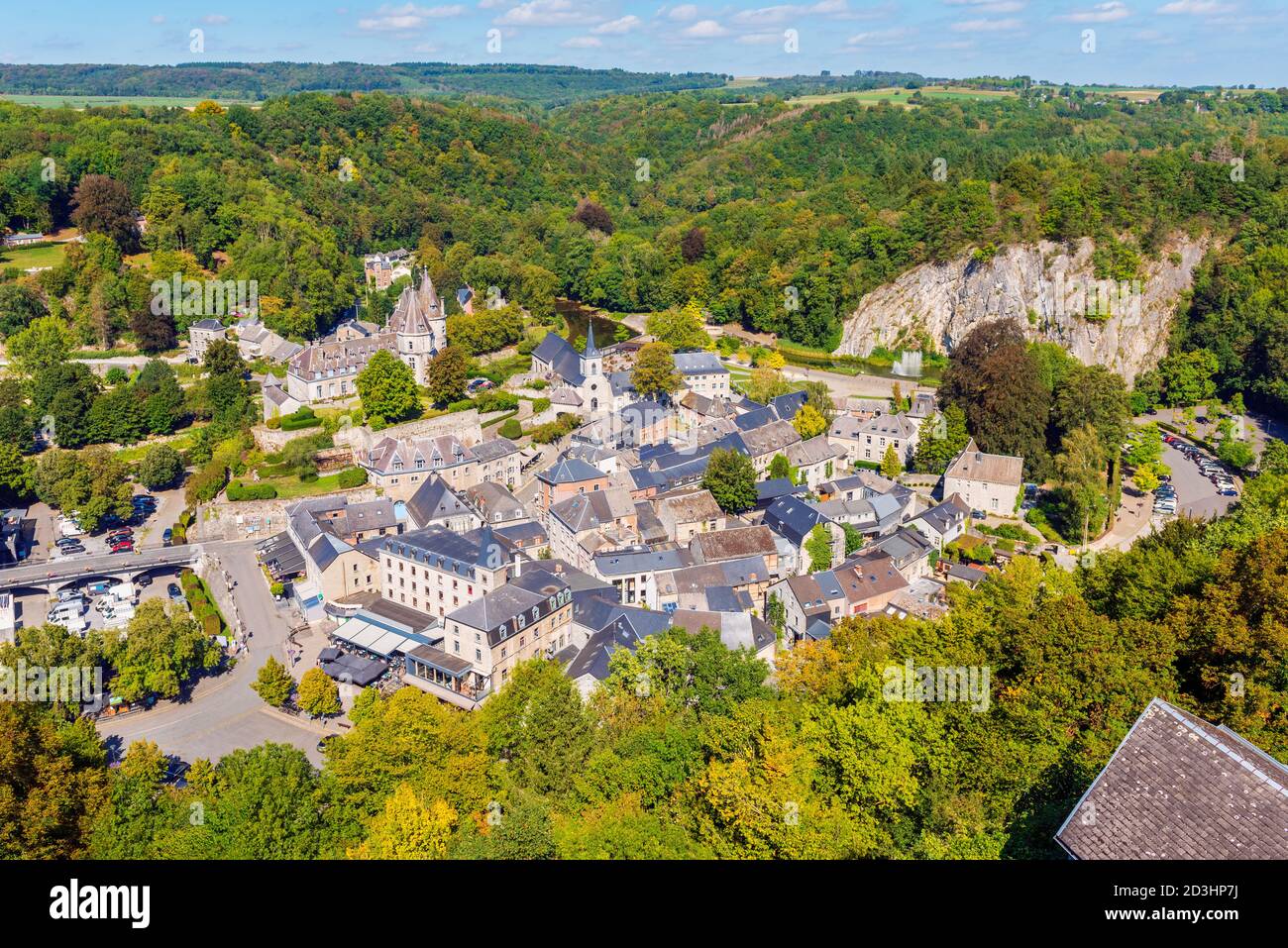 Vista ad alto angolo sul Villaggio di Durbuy nel Provincia di Lussemburgo e Regione Ardenne della Vallonia Belgio Foto Stock