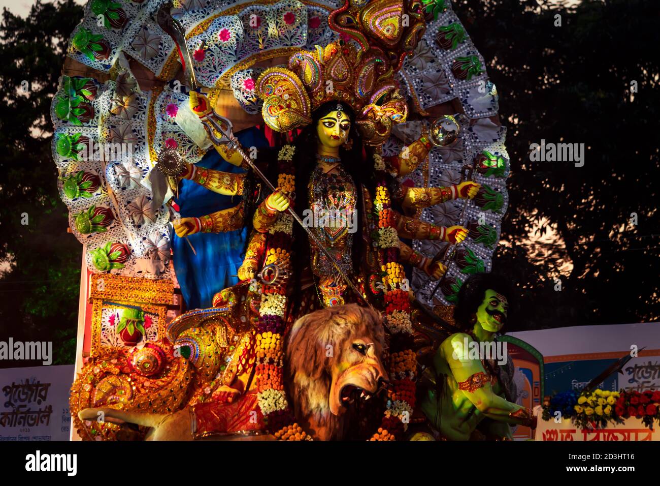 Kolkata, Bengala Occidentale, India, Ottobre, 2019 : Durga Puja sfondo. Festa della dea indù indiana maa Durga Pooja. Bengalese tradizionale rel Foto Stock