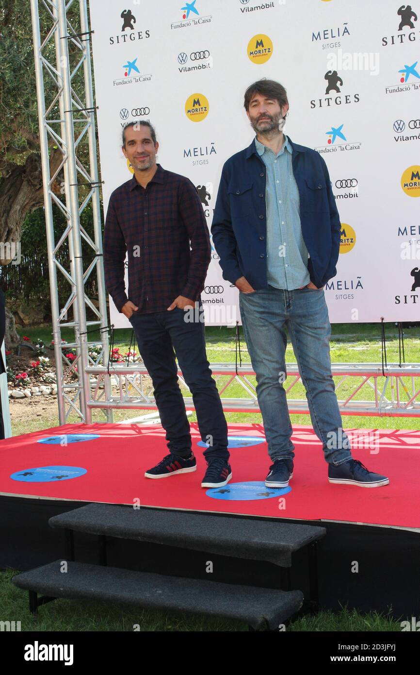 Sitges, Spagna. 8 ottobre 2020. Registi Javier Ruiz Caldera e Alberto de Toro al film di fotocall Malnazidos durante l'edizione 53 del Festival Internacional de Cinema Fantastic de Catalunya Sitges 2020 a Sitges, Barcellona giovedì 08 ottobre 2020 Credit: CORDON PRESS/Alamy Live News Foto Stock