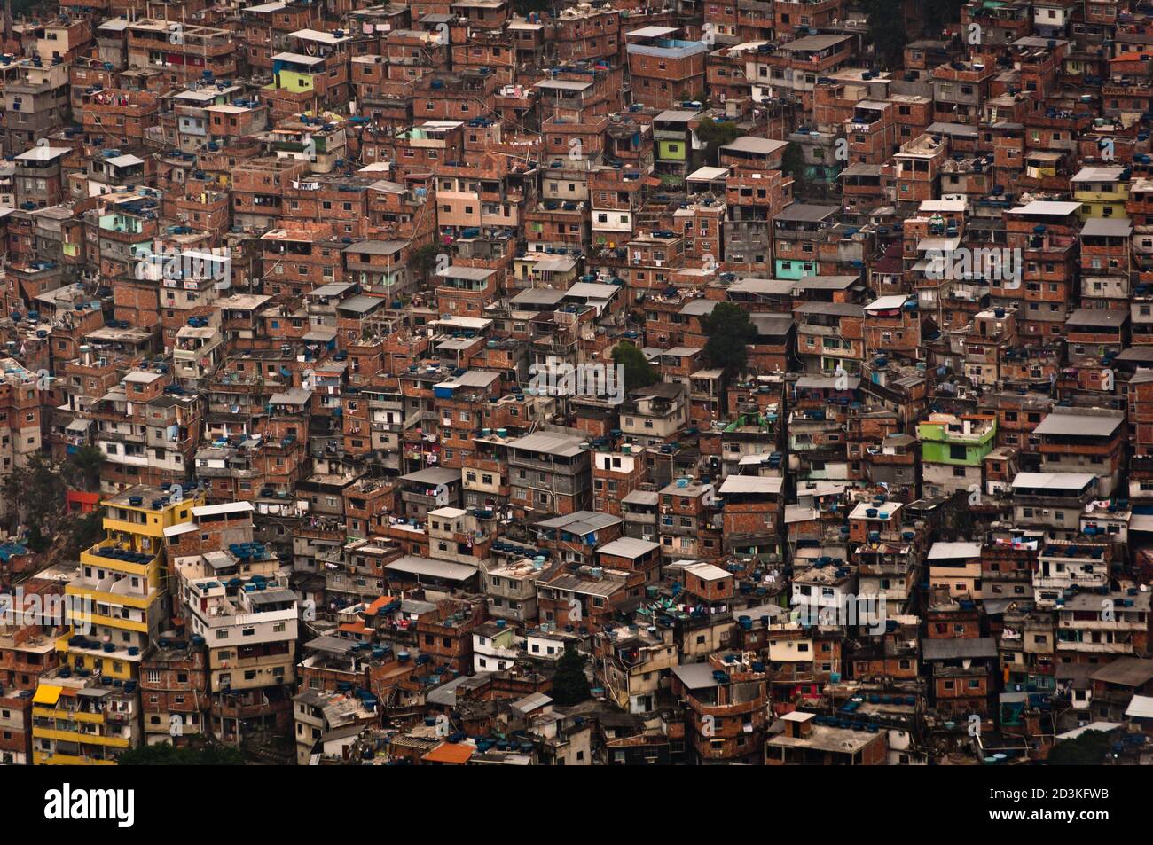 Favela da Rocinha, la più grande Slum (Shanty Town) in America Latina. Situato a Rio de Janeiro, Brasile, ha più di 70,000 abitanti. Foto Stock