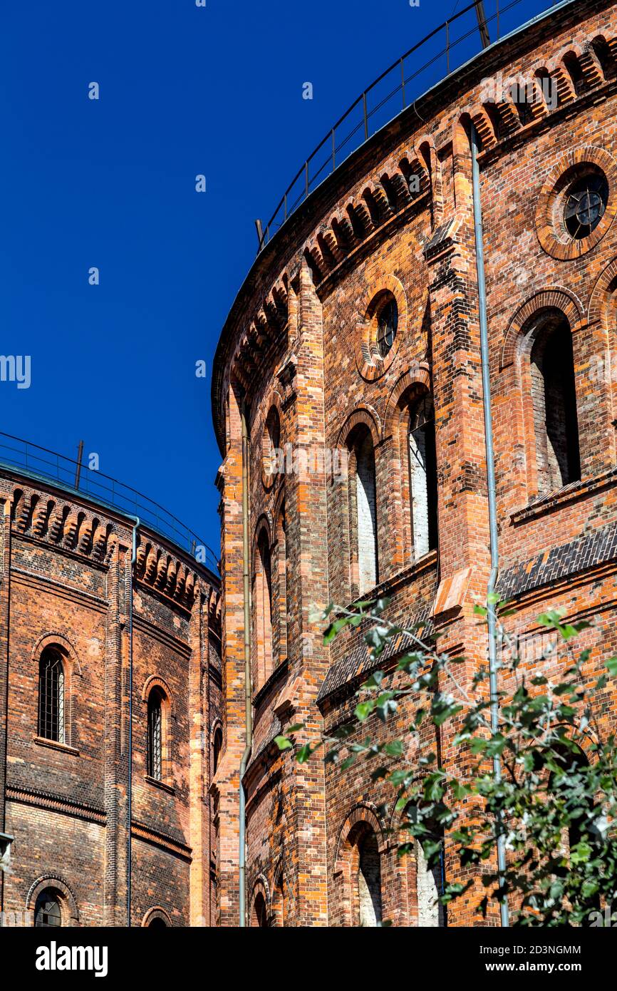Esterno di Wolskie Rotondy - vecchi edifici detentori di gas a Wola, Varsavia, Polonia Foto Stock