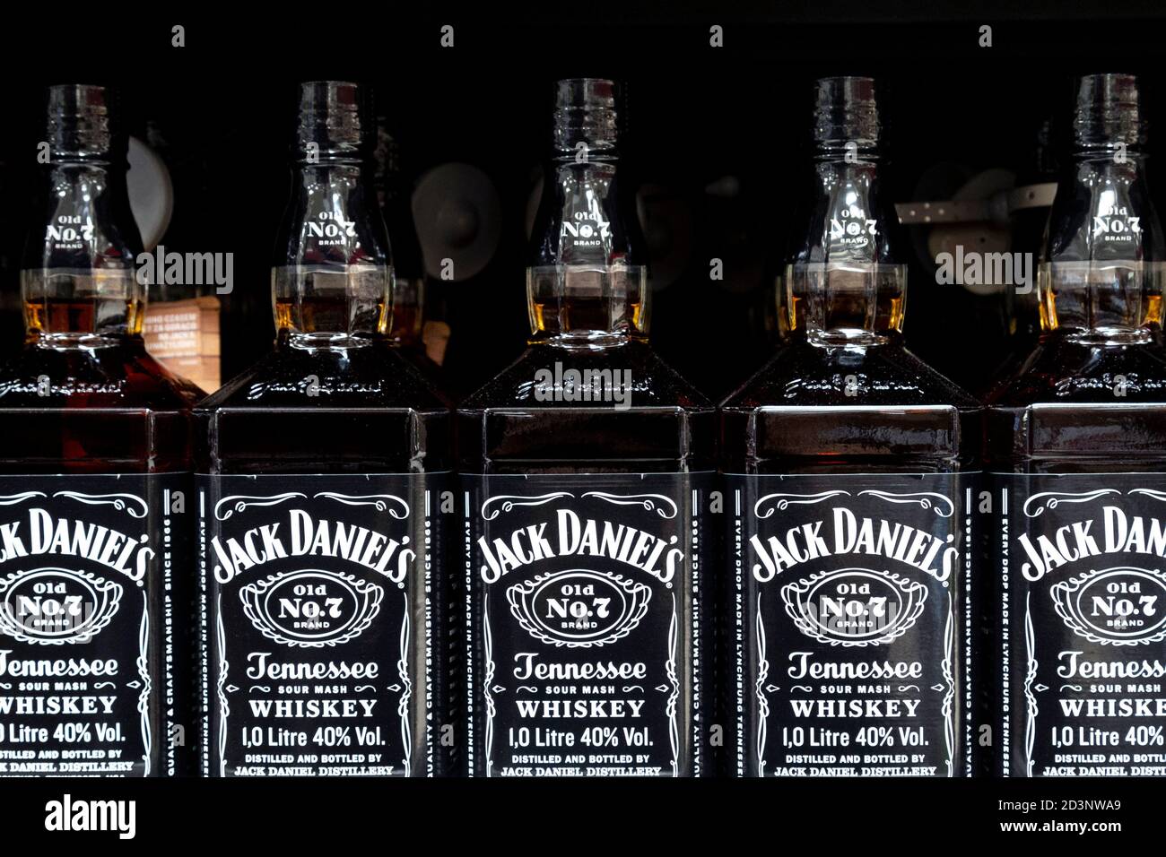 Bottiglie di Jack Daniels No.7 Tennessee Whiskey in un supermercato Foto Stock