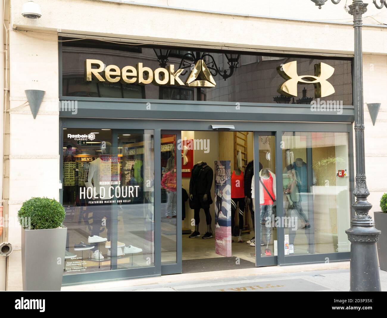 Negozio Reebok a Budapest, Ungheria Foto stock - Alamy