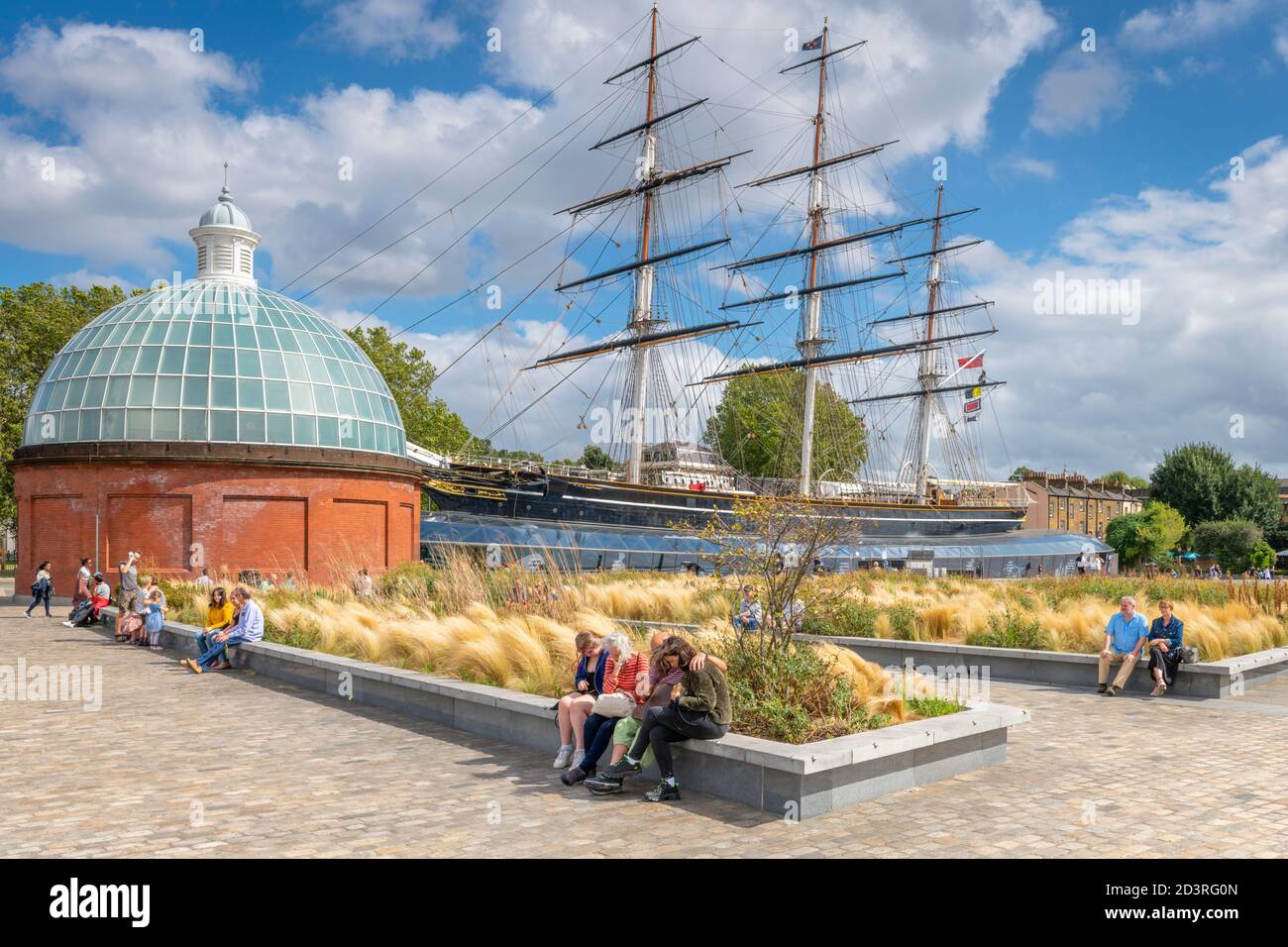 In una giornata di sole e di brezza moderata, il museo Cutty Sark di Greenwich è insolitamente tranquillo, dato che i visitatori si numerano in tutta la capitale ar Foto Stock