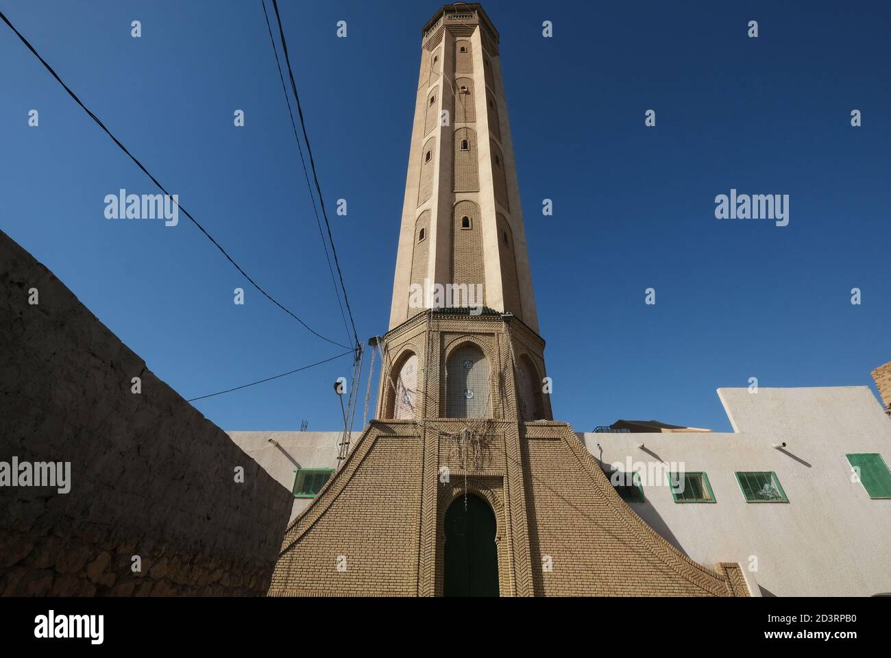 Tozeur, il minareto della Moschea della Medina, Tunisia Foto Stock