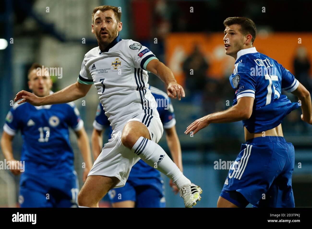 Sarajevo, Bosnia-Erzegovina. 8 ottobre 2020. Irlanda del Nord Niall McGinn durante la partita di qualificazione Euro 2020 Bosnia-Erzegovina e Irlanda del Nord a Sarajevo, Bosnia-Erzegovina, 8 ottobre 2020. Allo stadio Grbavica, Sarajevo. Credit: Amel Emric/Alamy Live News Foto Stock