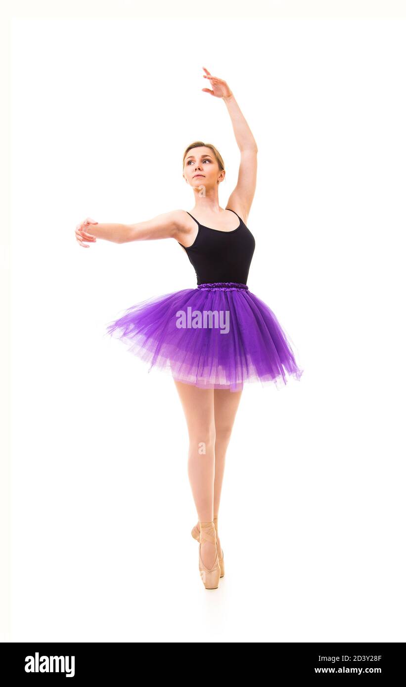 donna in tutu viola e balletto nero leotard. Studio girato su sfondo bianco, immagini isolate. Foto Stock