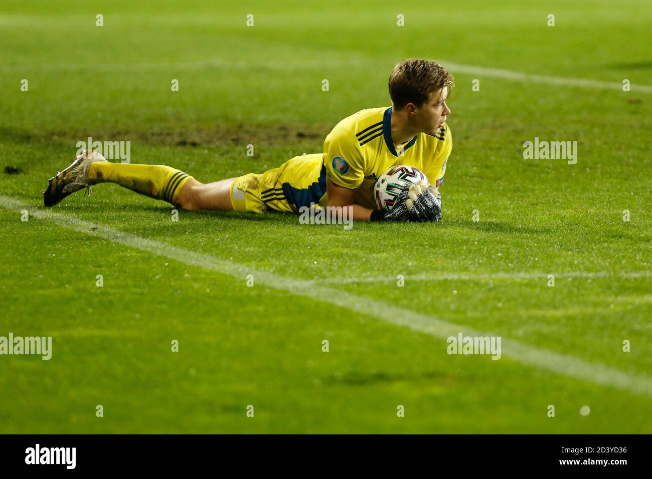 Sarajevo, Bosnia-Erzegovina. 8 ottobre 2020. Irlanda del Nord portiere Bailey Peacock-Farrell prendere e tenere la palla durante la partita di qualificazione euro 2020 Bosnia-Erzegovina e Irlanda del Nord a Sarajevo, Bosnia-Erzegovina, 8, ottobre 2020. Allo stadio Grbavica, Sarajevo. Credit: Amel Emric/Alamy Live News Foto Stock