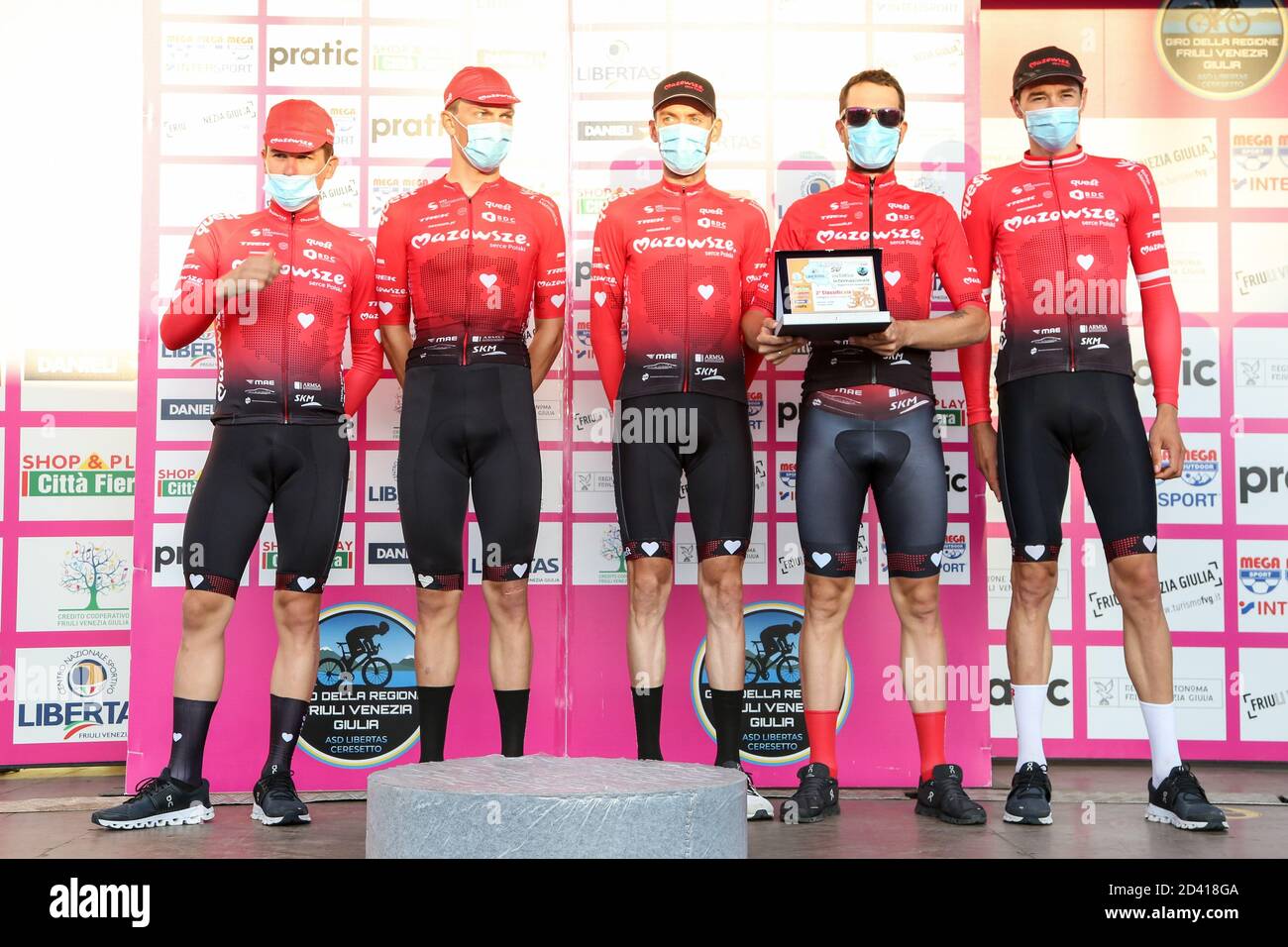 arol Domagalski, Adrian Kurek, Norbert Banaszek, Alan Banaszek, Pawel Bernas - Team Mazowsze Serce Polski durante giro del Friuli under 23 Elite - Rou Foto Stock