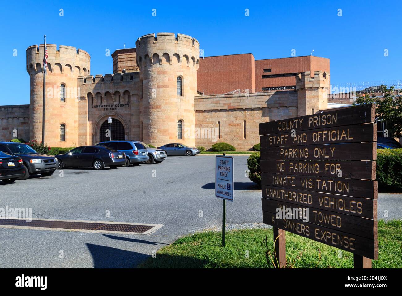 Lancaster, Pennsylvania - 20 agosto 2016: Il carcere della contea di Lancaster è caratteristico, con torri simili a un castello. Foto Stock