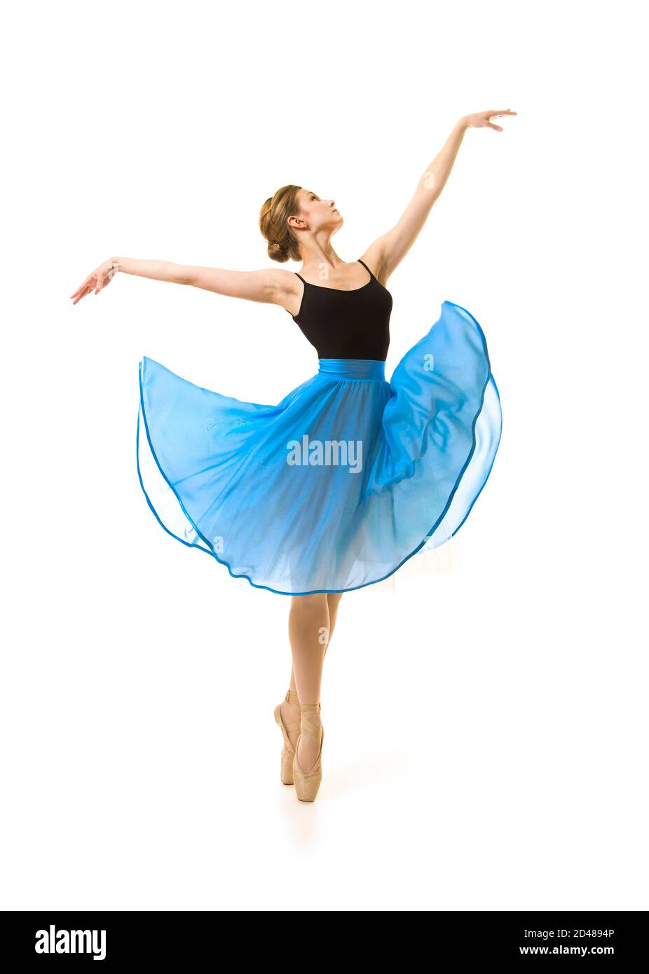 donna con gonna blu e balletto nero da ballo. Studio girato su sfondo bianco, immagini isolate. Foto Stock