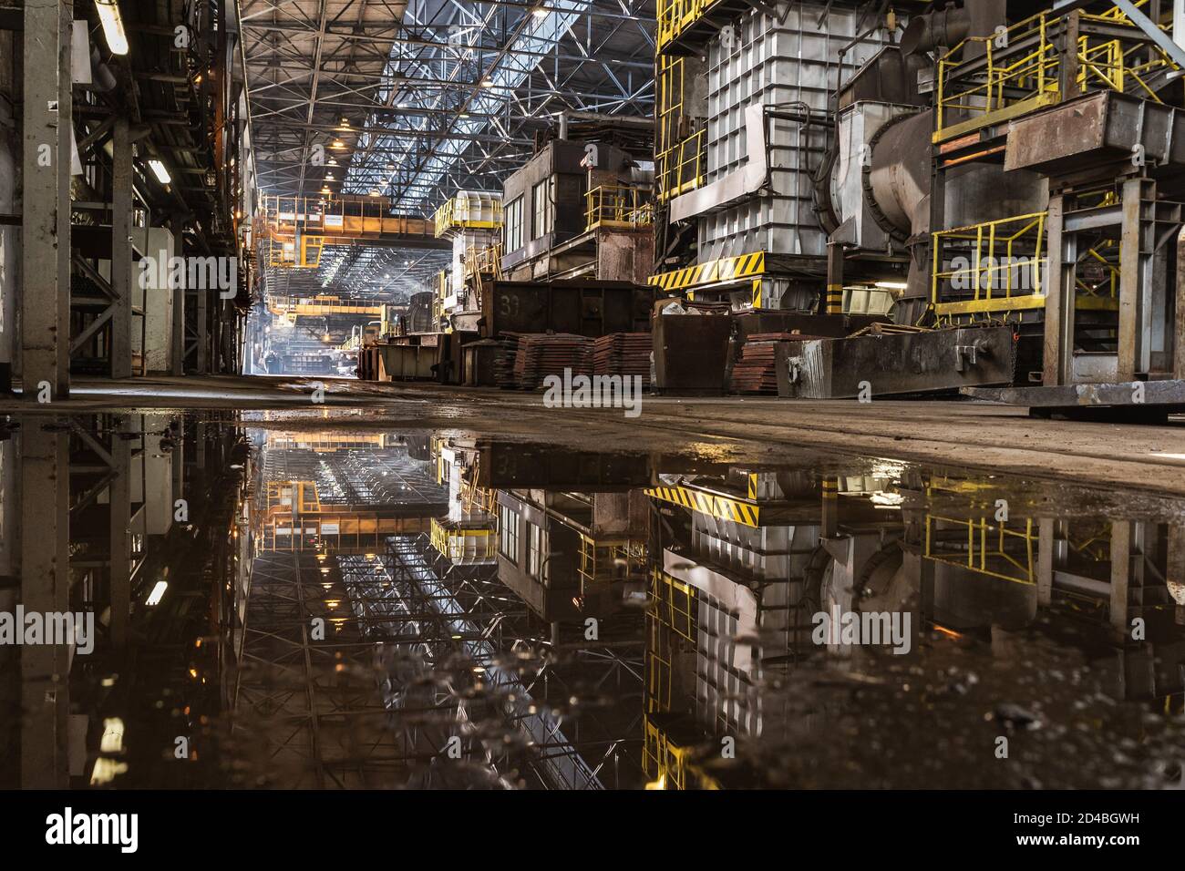 Interno della sala metallurgica in una fonderia di rame Foto Stock