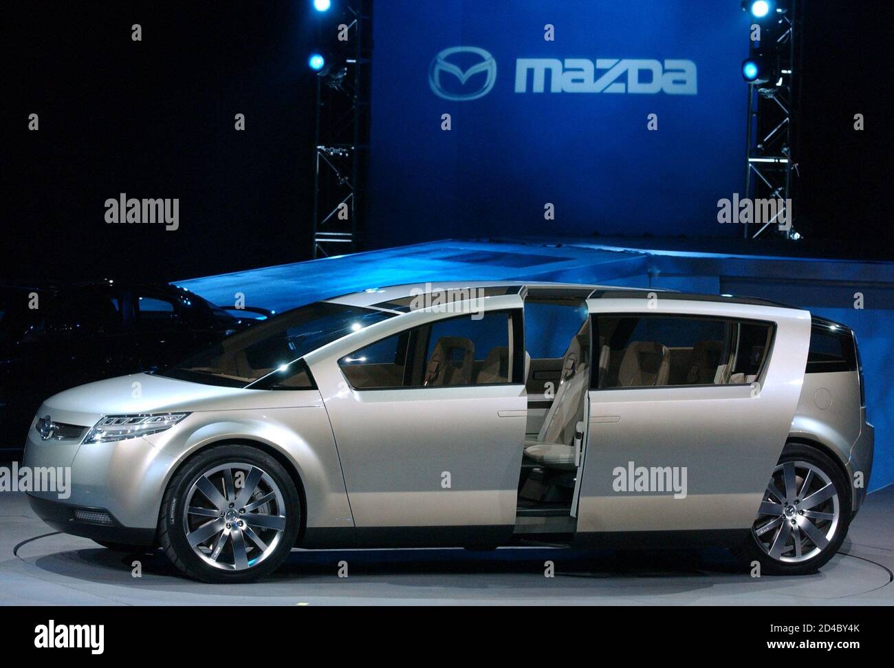 La Mazda Washu, una concept car a sei posti, è stata presentata al