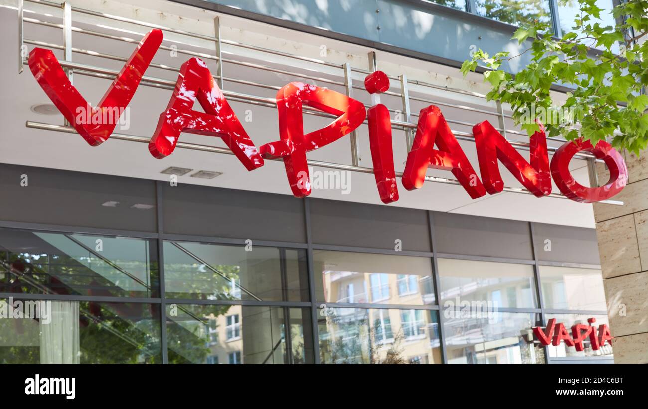 COLONIA; 2020 maggio: COLONIA; 2020 maggio: Logo della catena di ristoranti Vapiano in Germania Foto Stock
