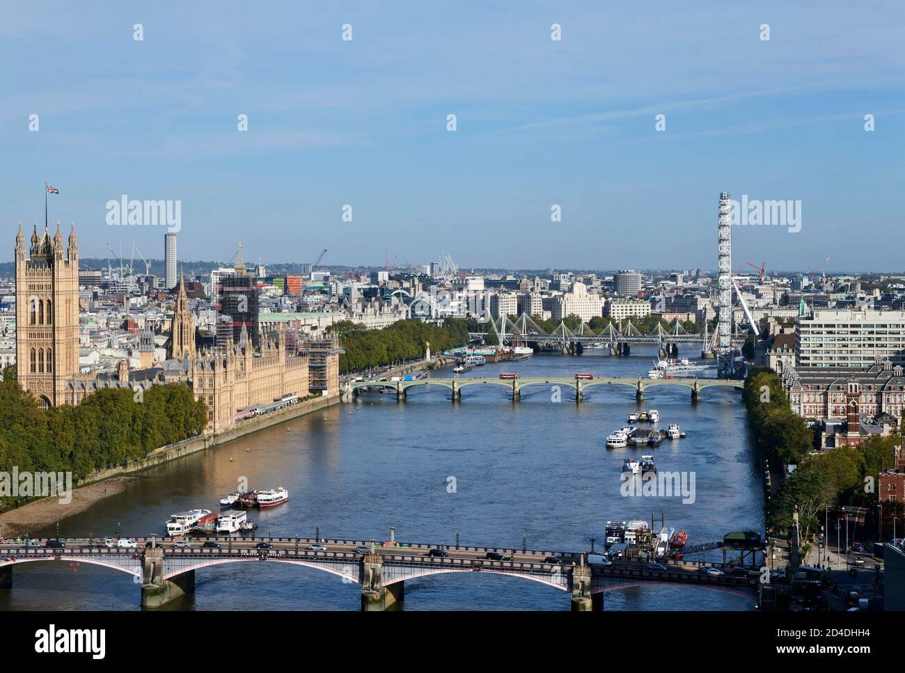 Una vista panoramica di Westminster e del fiume tamigi, con il ponte Lambeth in primo piano, Londra, Regno Unito Foto Stock